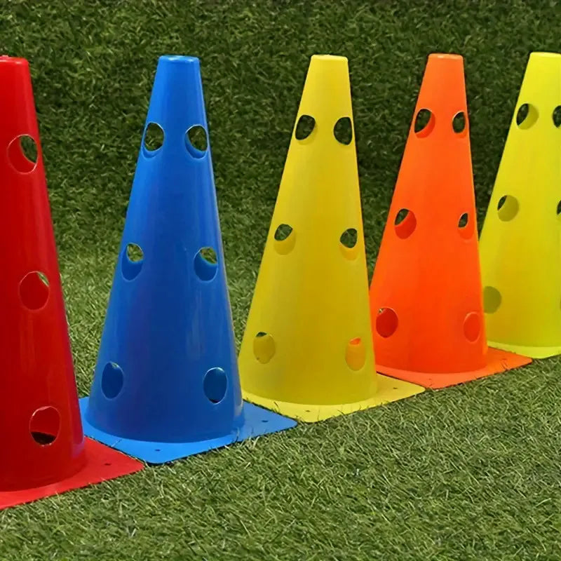 Kit 5 Cones de Treinamento 32cm Furados: Obstáculos de Alta Visibilidade para Futebol e Basquete