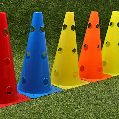 Kit 5 Cones de Treinamento 32cm Furados: Obstáculos de Alta Visibilidade para Futebol e Basquete